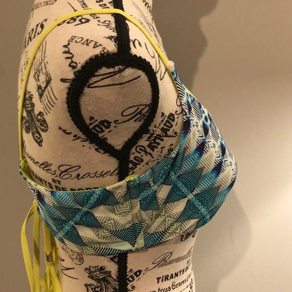 🎁d Carter Designer Strappy Bikini Top w/ tassels - Picture 8 of 11